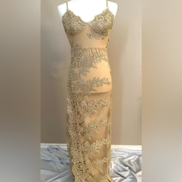Elegant Windsor Cream Lace Gown NWT - Picture 1 of 10